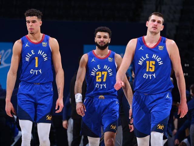 前插中场的 前插中场的